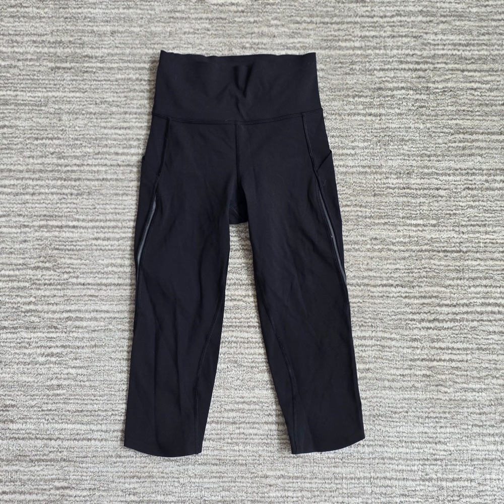 Black Lululemon capri leggings, women’s size 4